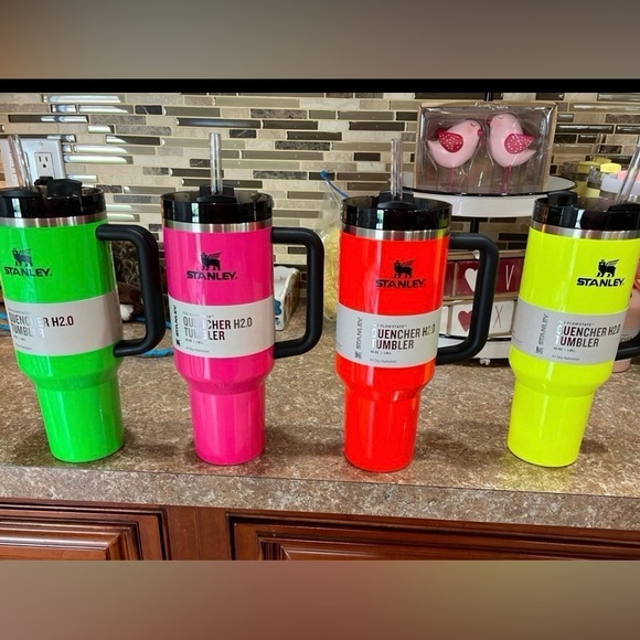 Stanley 40oz H2O Flowstate NEON Collection Quencher Tumbler. Your choice - Picture 6 of 7